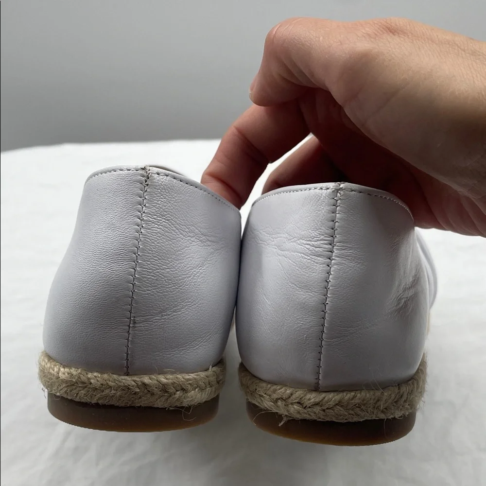 NEW! Isaac Mizrahi White Leather Espadrille Loafers with Bow. 6.